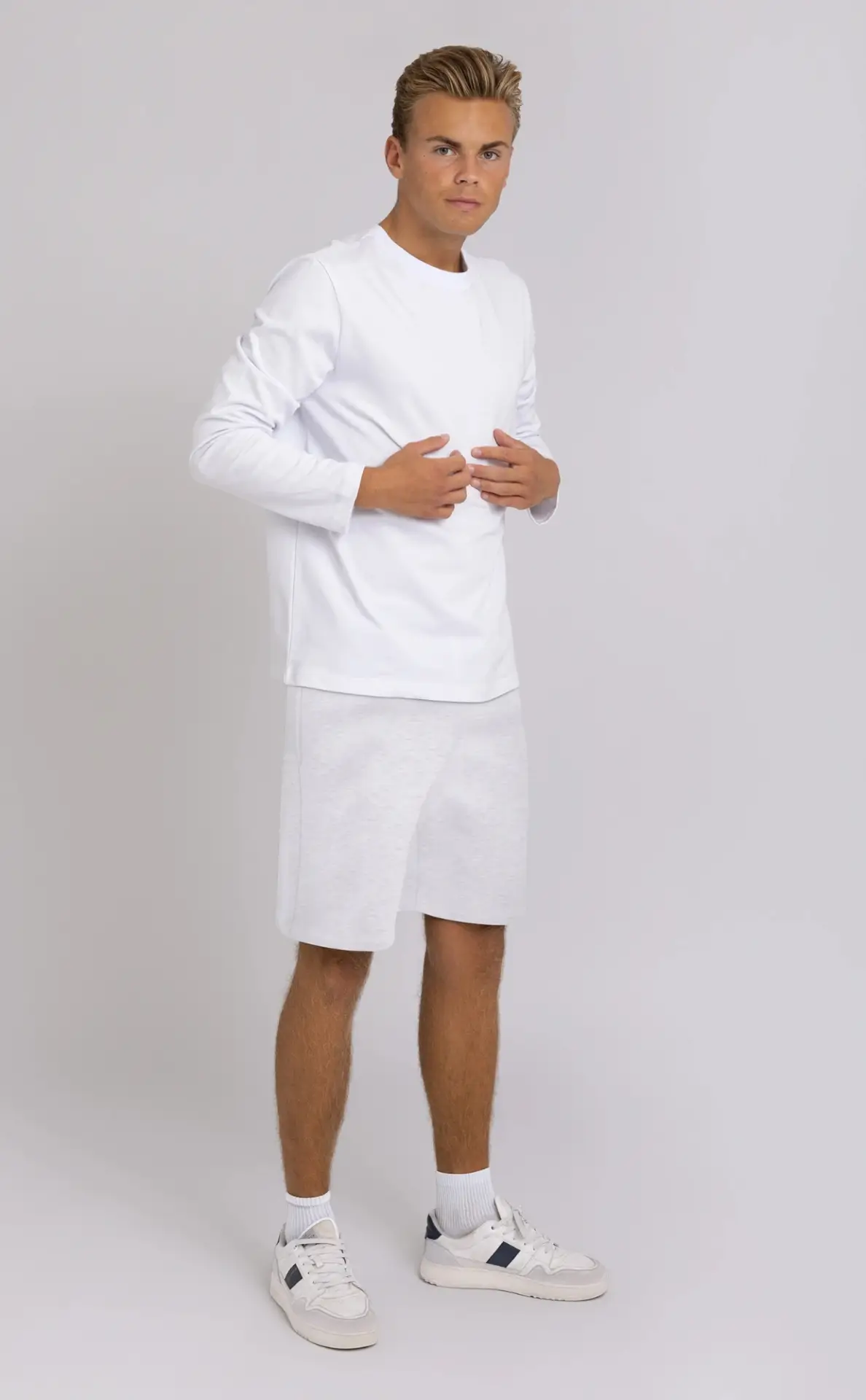 herre lys grå shorts foran